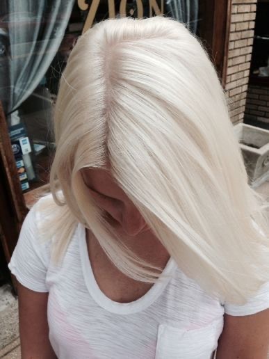 The Platinum Root at Makena Hair in Gearhart, OR