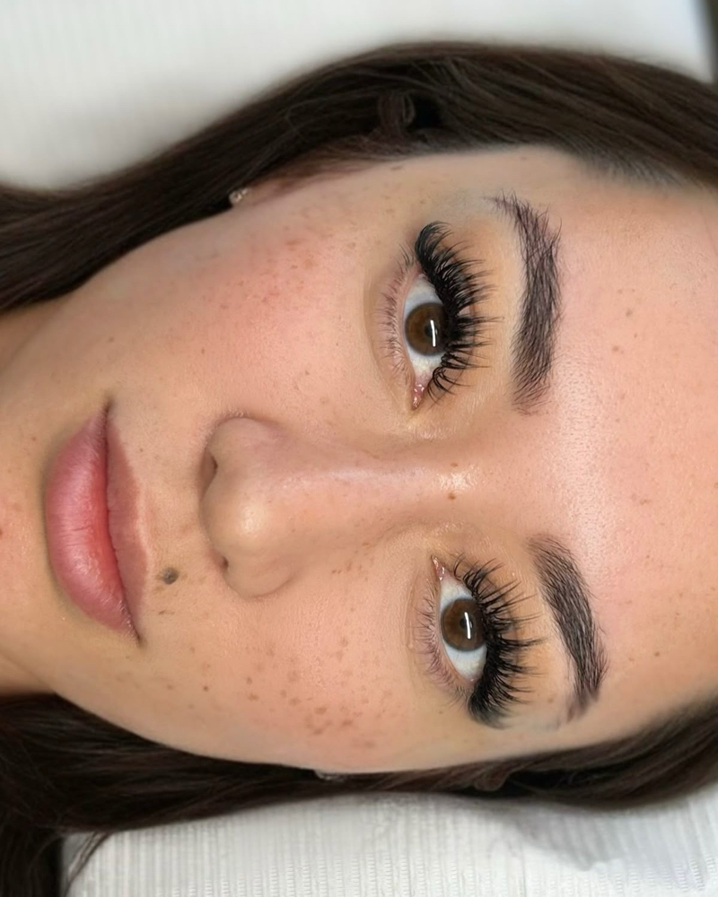 Full Set Of Lash Extensions
