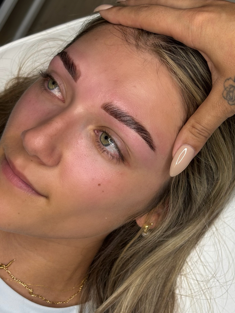 Brow Lamination & Shaping