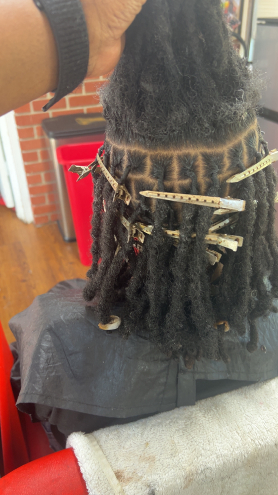 Loc Maintains Retwist