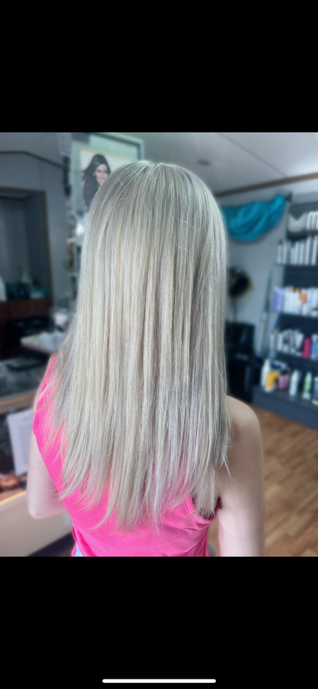 All Over Blonding Root Touch Up