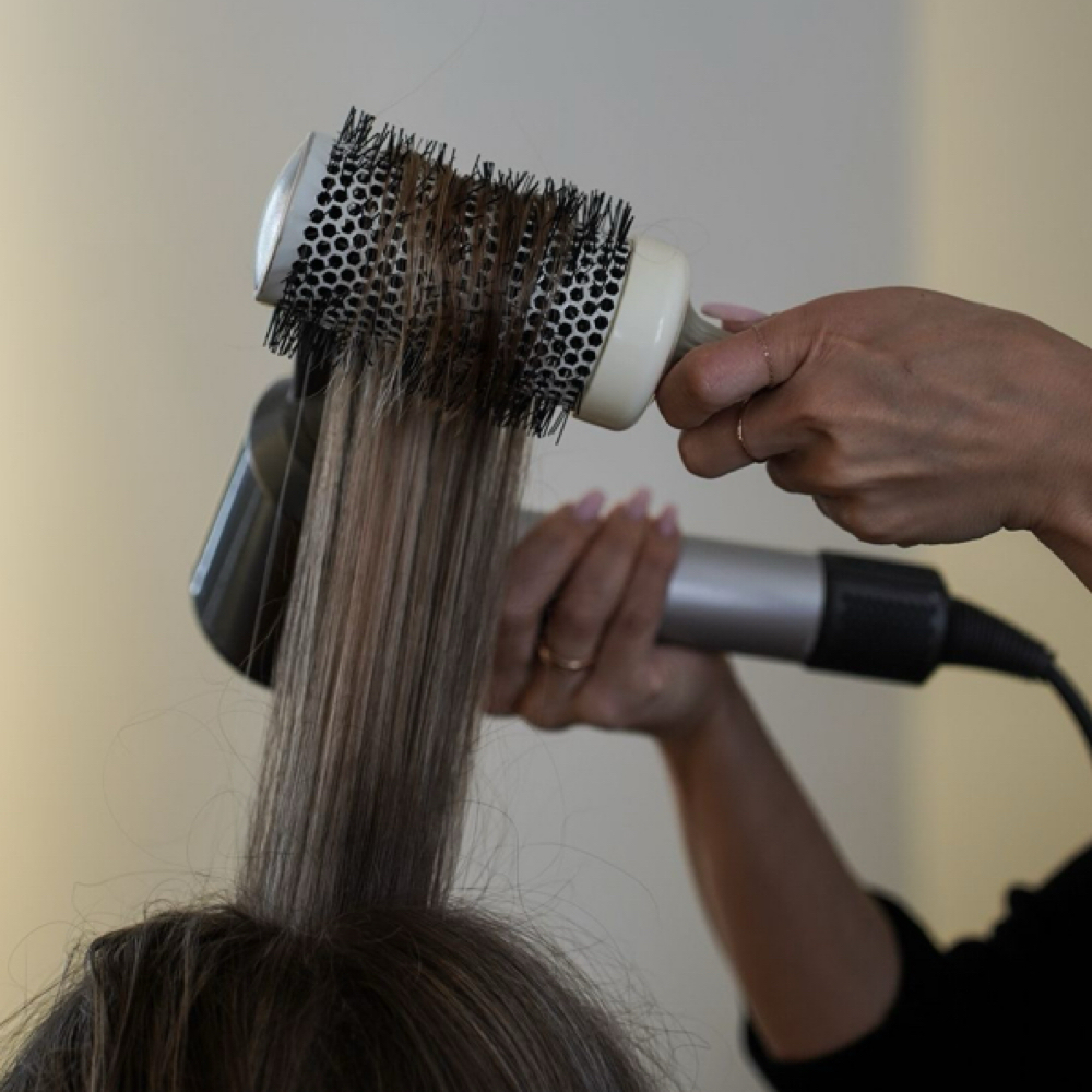 Shampoo And Blow Dry at Beaincolor in Cypress, TX