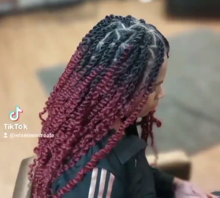 Knotless Triangle Twist