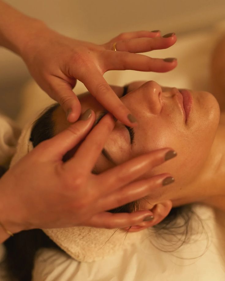 Eye Contour Treatment