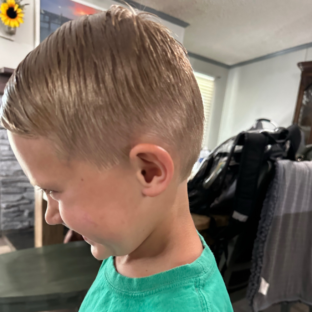 Mens/boys Haircut at Tiffany @ Lavish Salon & Boutique in Albany, GA