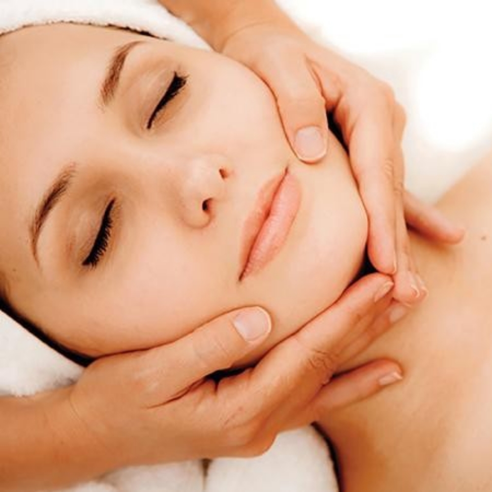 Face Massage at Serenity & Rose Salon and Spa LLC in Dayton, OH