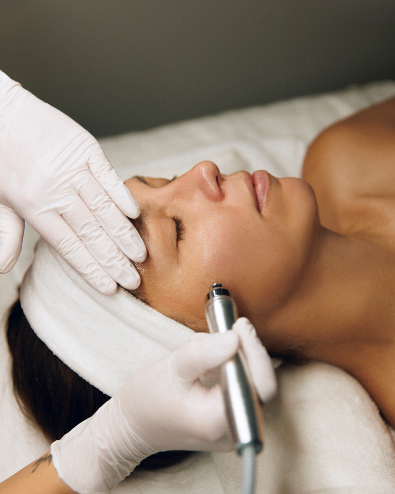 HydroDiamond Glow Facial