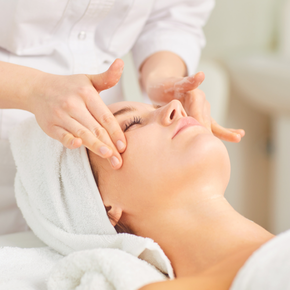 Deluxe Dermaplaning Facial