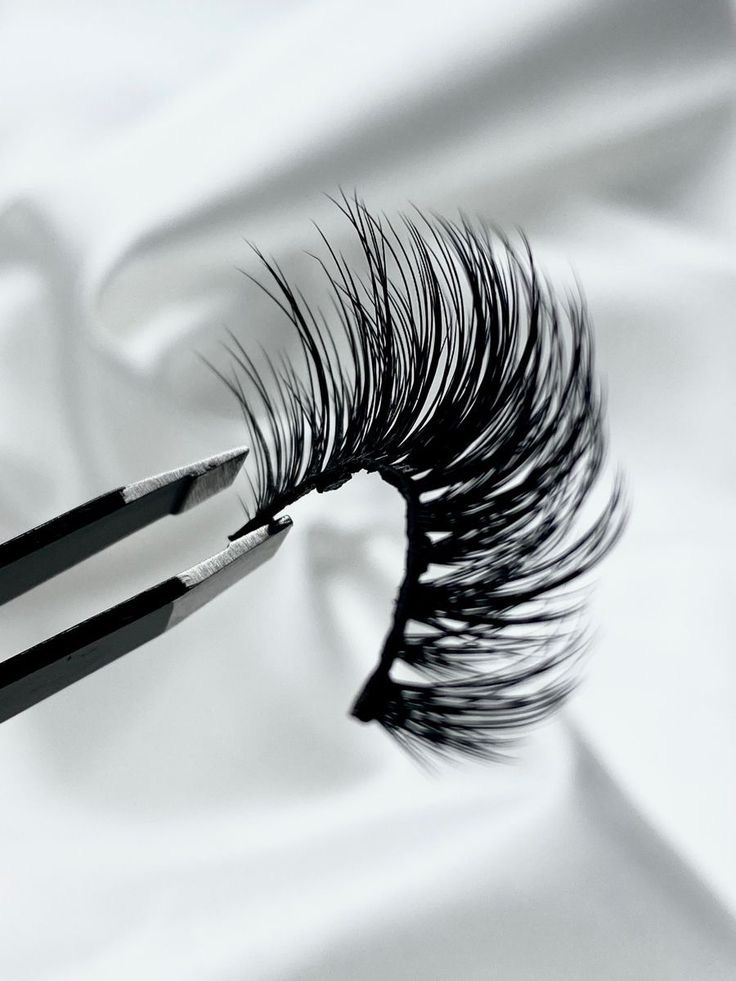 Strip Lash Application