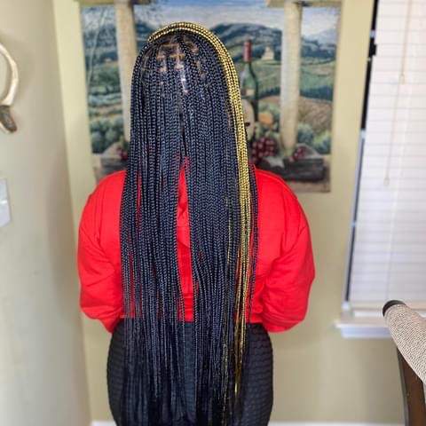 Medium Butt Knotless