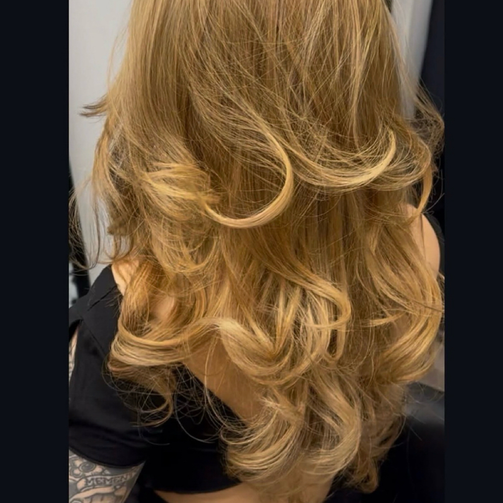 Wash 'N Blowdry at 323StarBby in Los Angeles, CA
