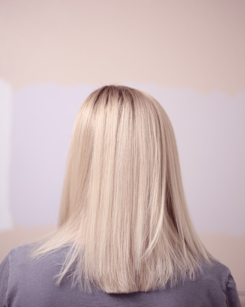 Blonding Root Retouch