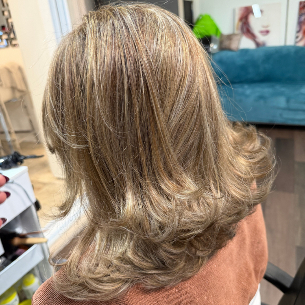 Highlights/Rayitos at Bianca’s Beauty Salon in Miami Gardens, FL