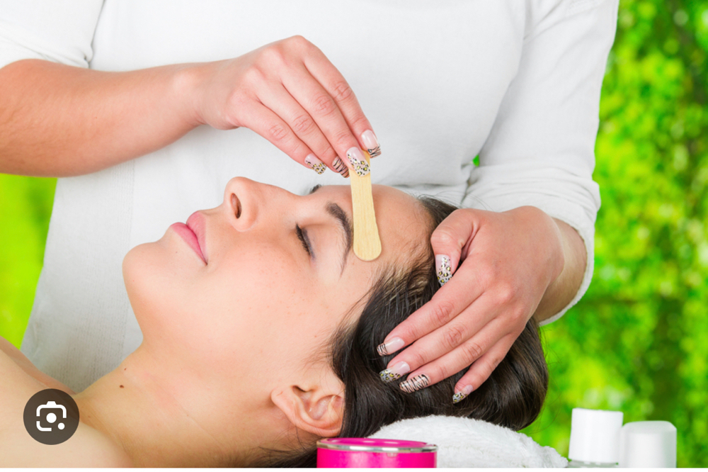 Uper Lip Wax at Deelightful Hair Salon in Lagrange, IL