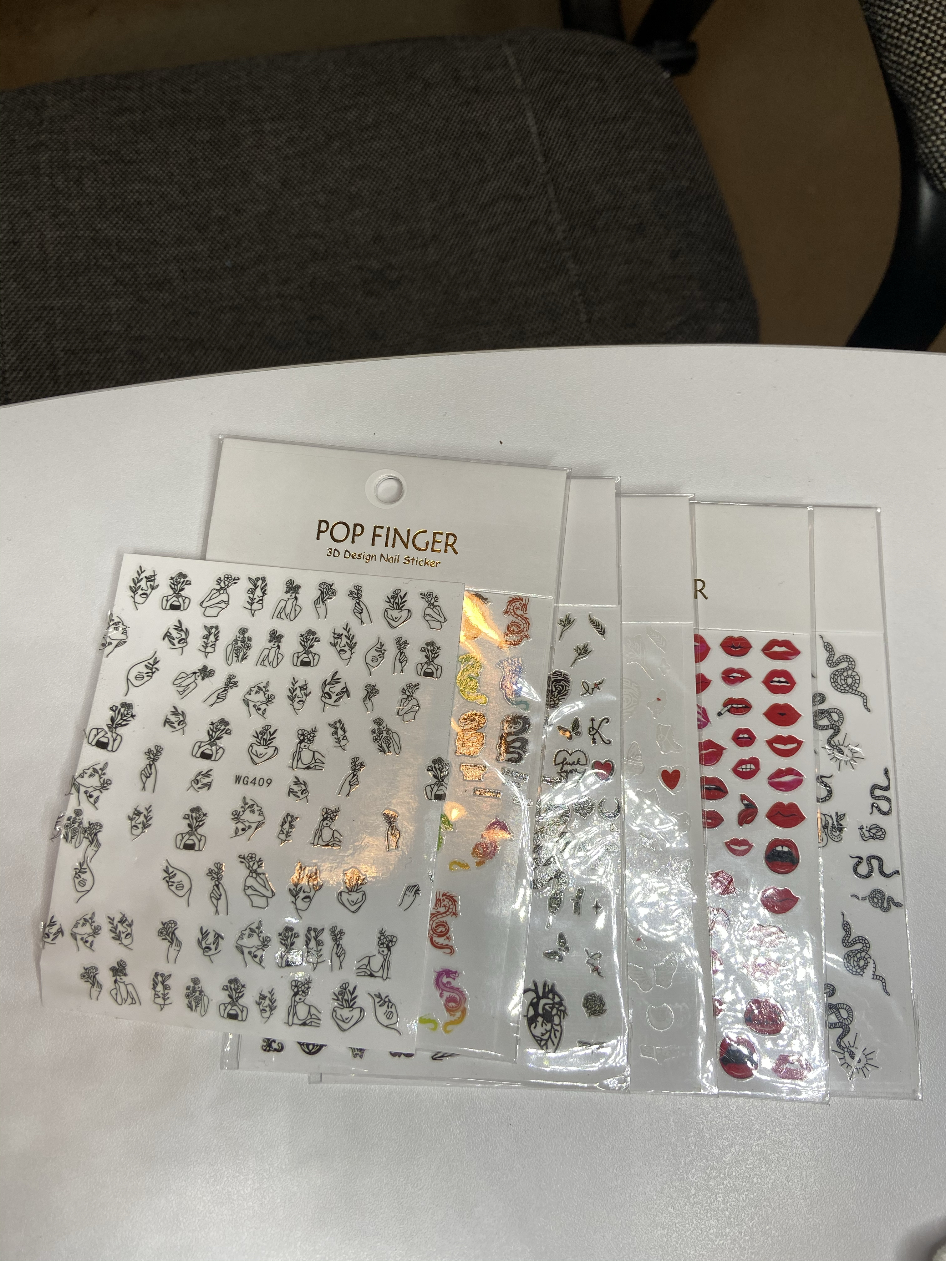 Nail decals (fashion)