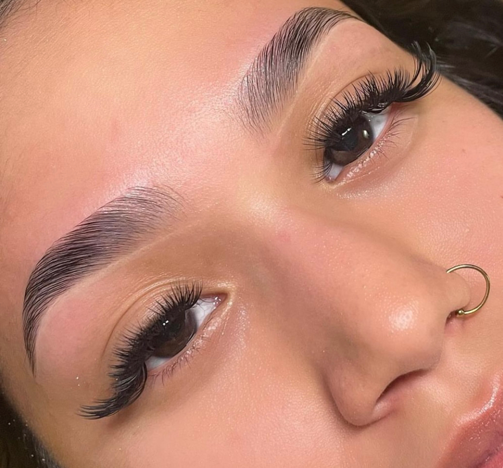 Eyebrow lamination + wax