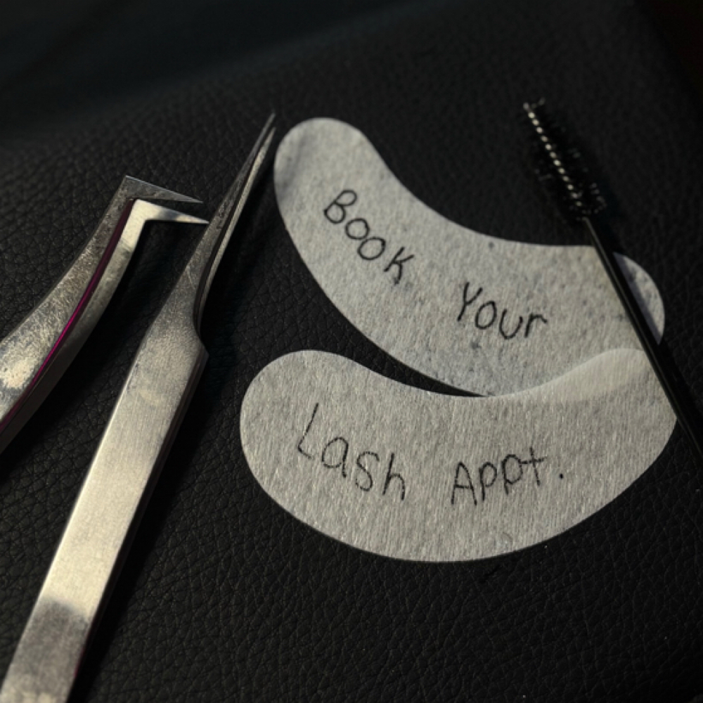 (full Set) Classic Lash Extentions at Mini Salon Co. in Bay city, MI