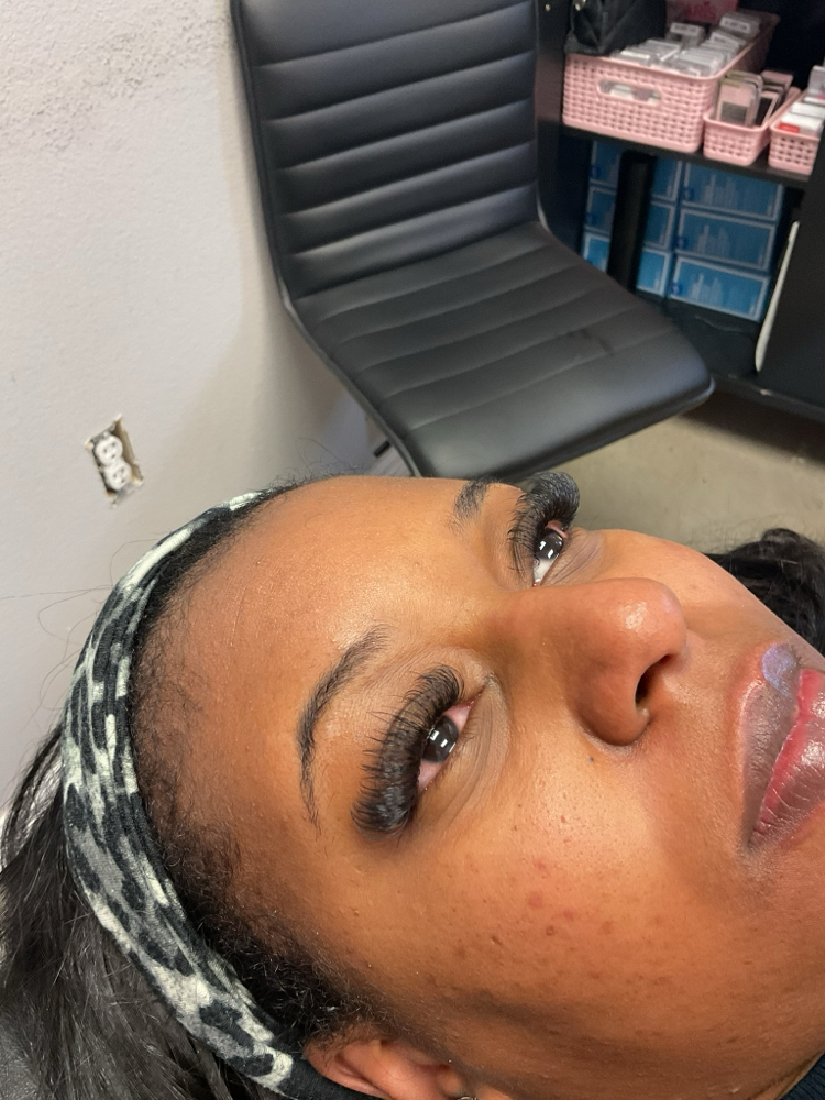 Full Set Lashes (VOLUME)