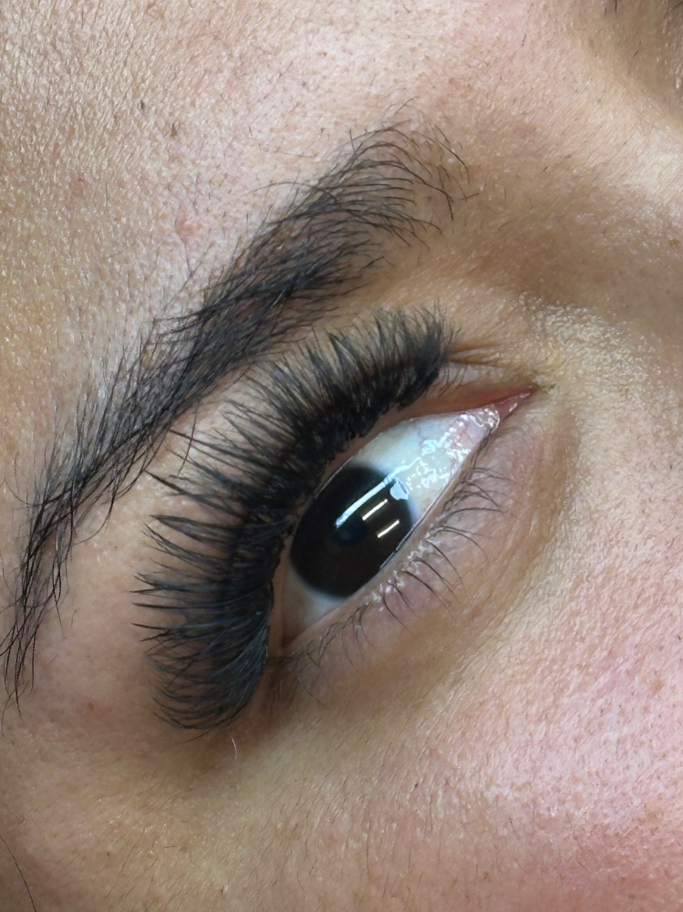 Extension De Pestañas Mega Volumen at Saya Style in Austin, TX