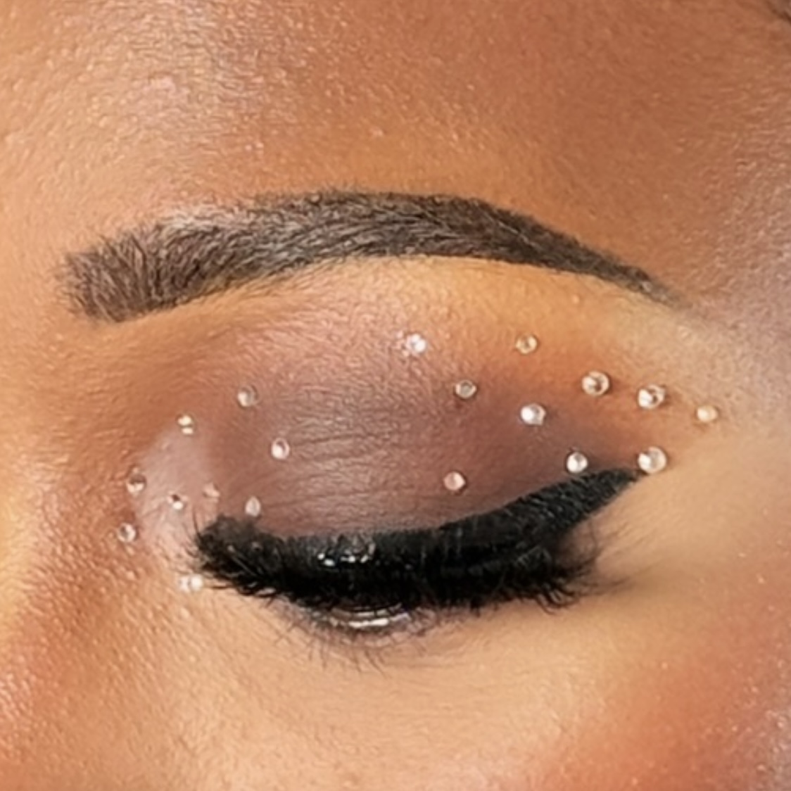 Eyebrow/ Eyeshadow Application