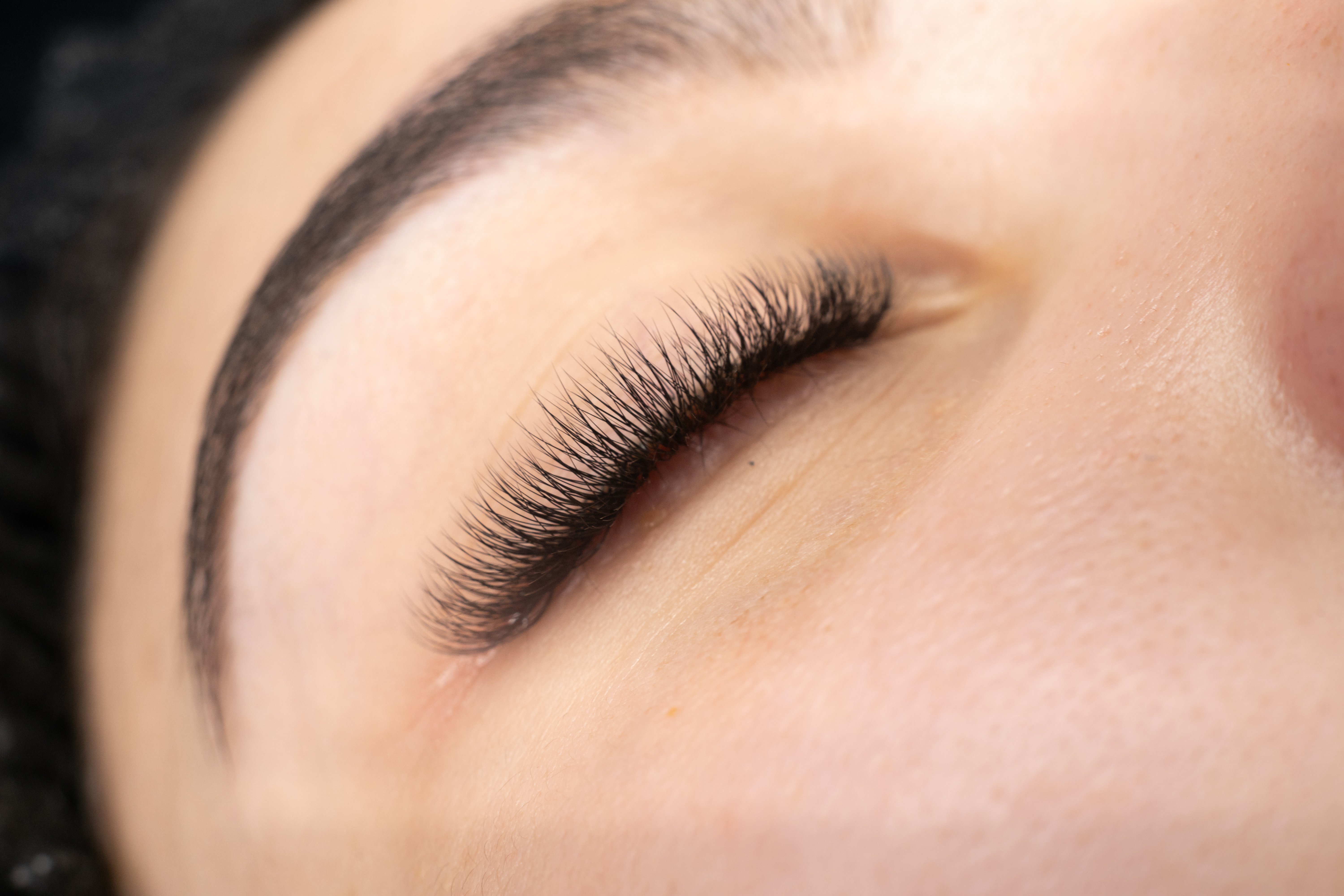 Hybrid Eylelash Extensions