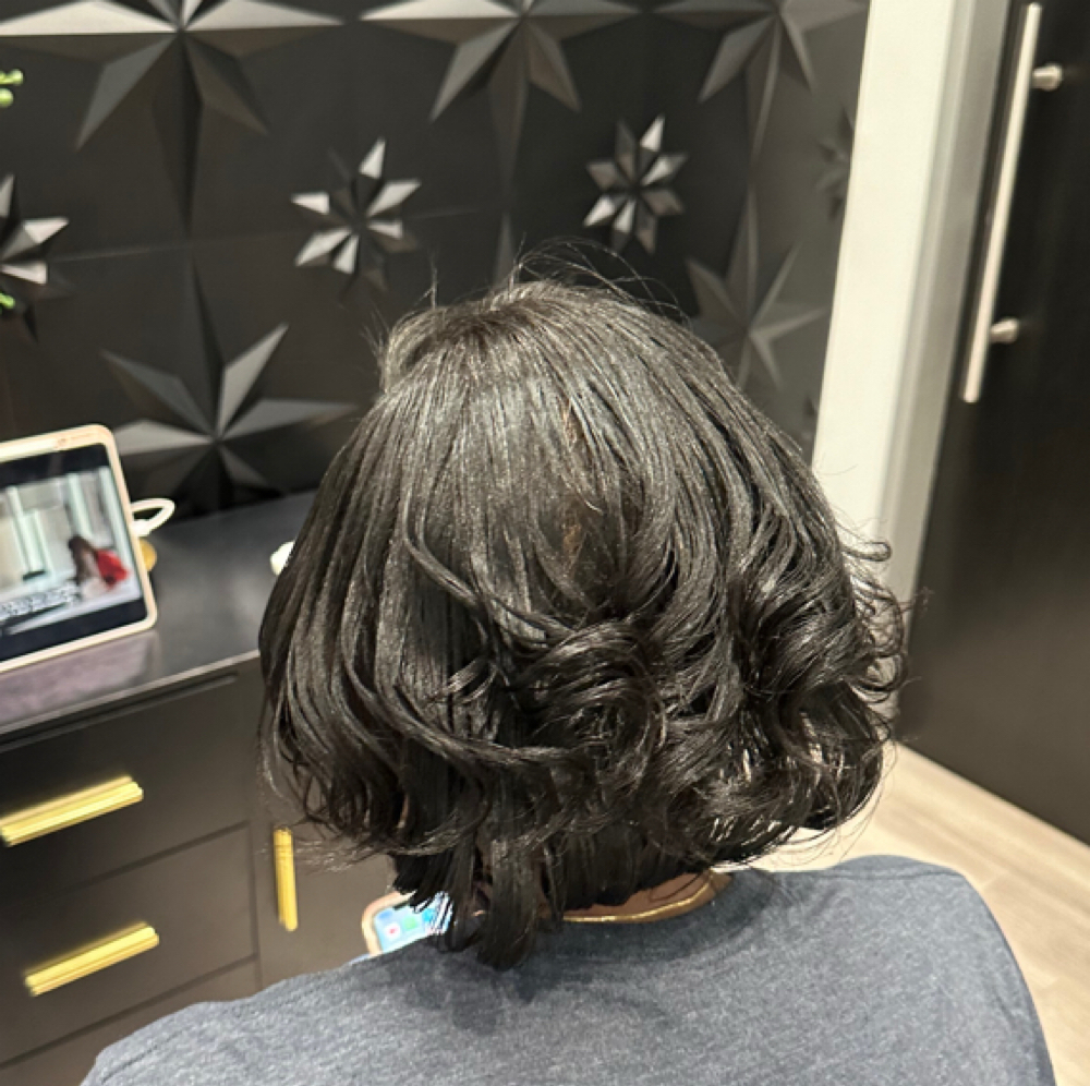 Wash And Blow Dry at Royalty Braids And Weave LLC in Melbourne, FL