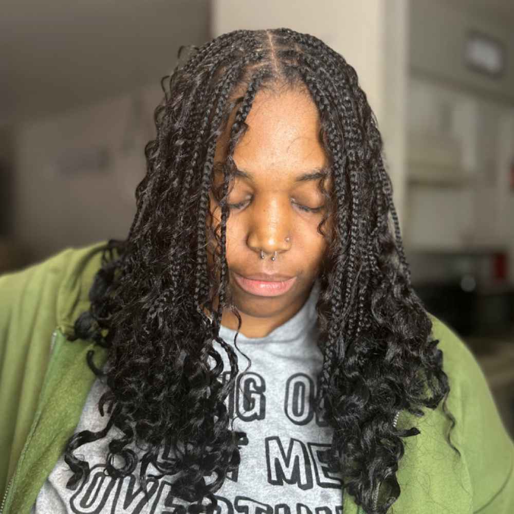 Smedium Knotless Bob at Dolled Up By Diamond LLC