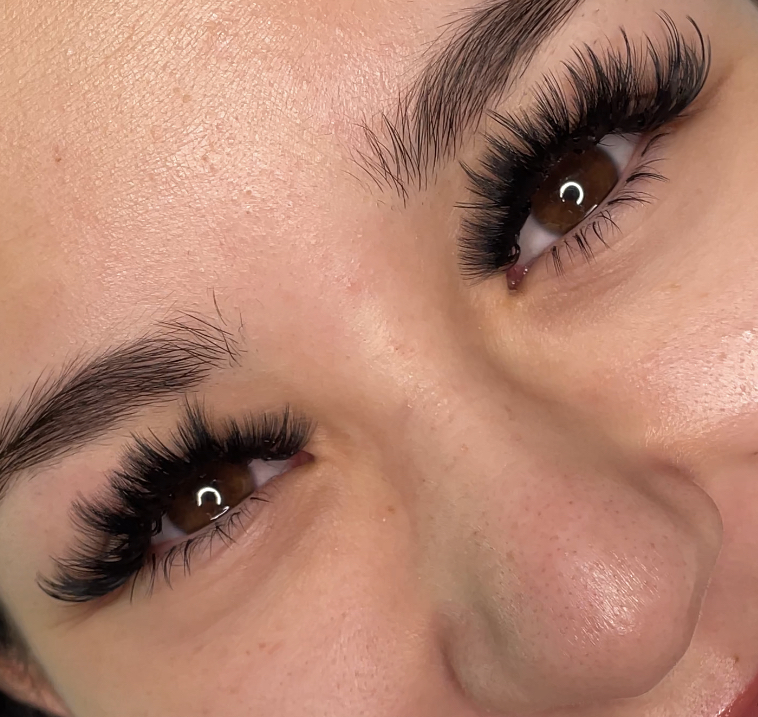 The Rae Set Lash Extentions