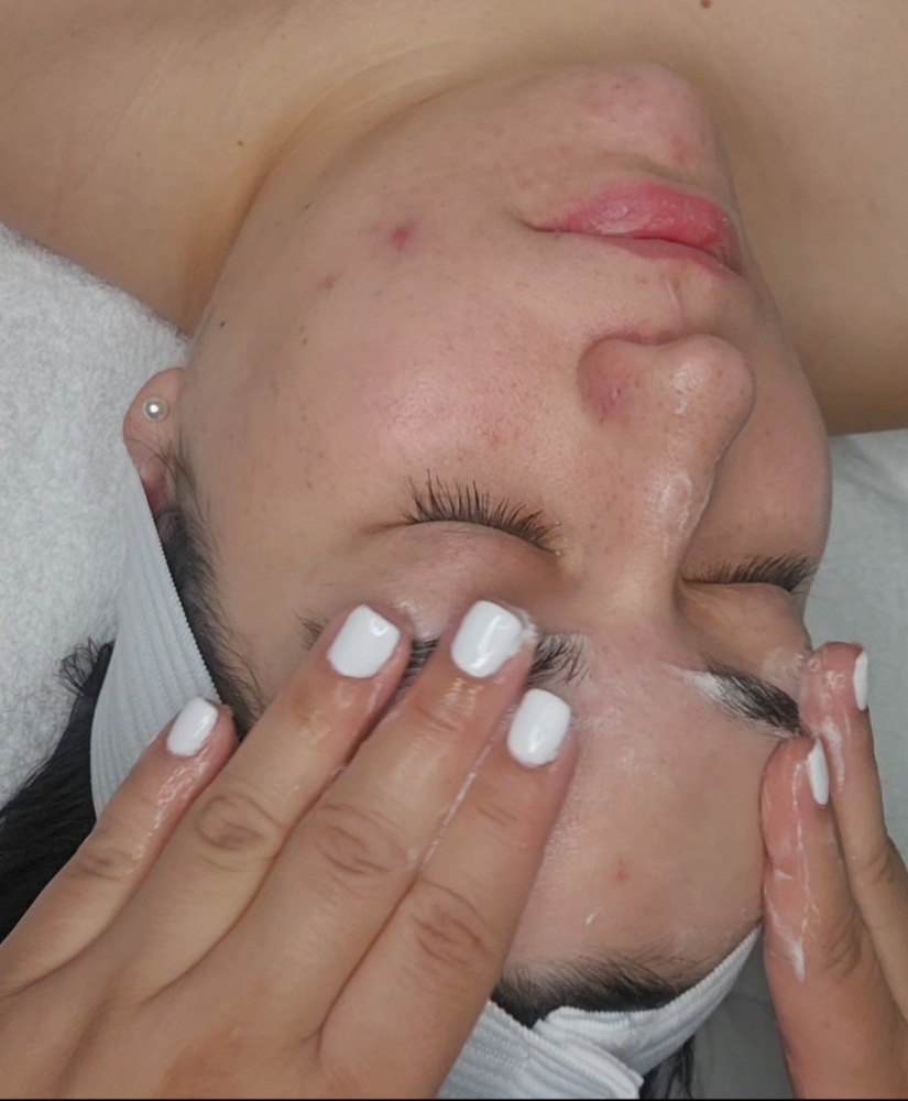 GBE'S Luxury Deluxe Facial