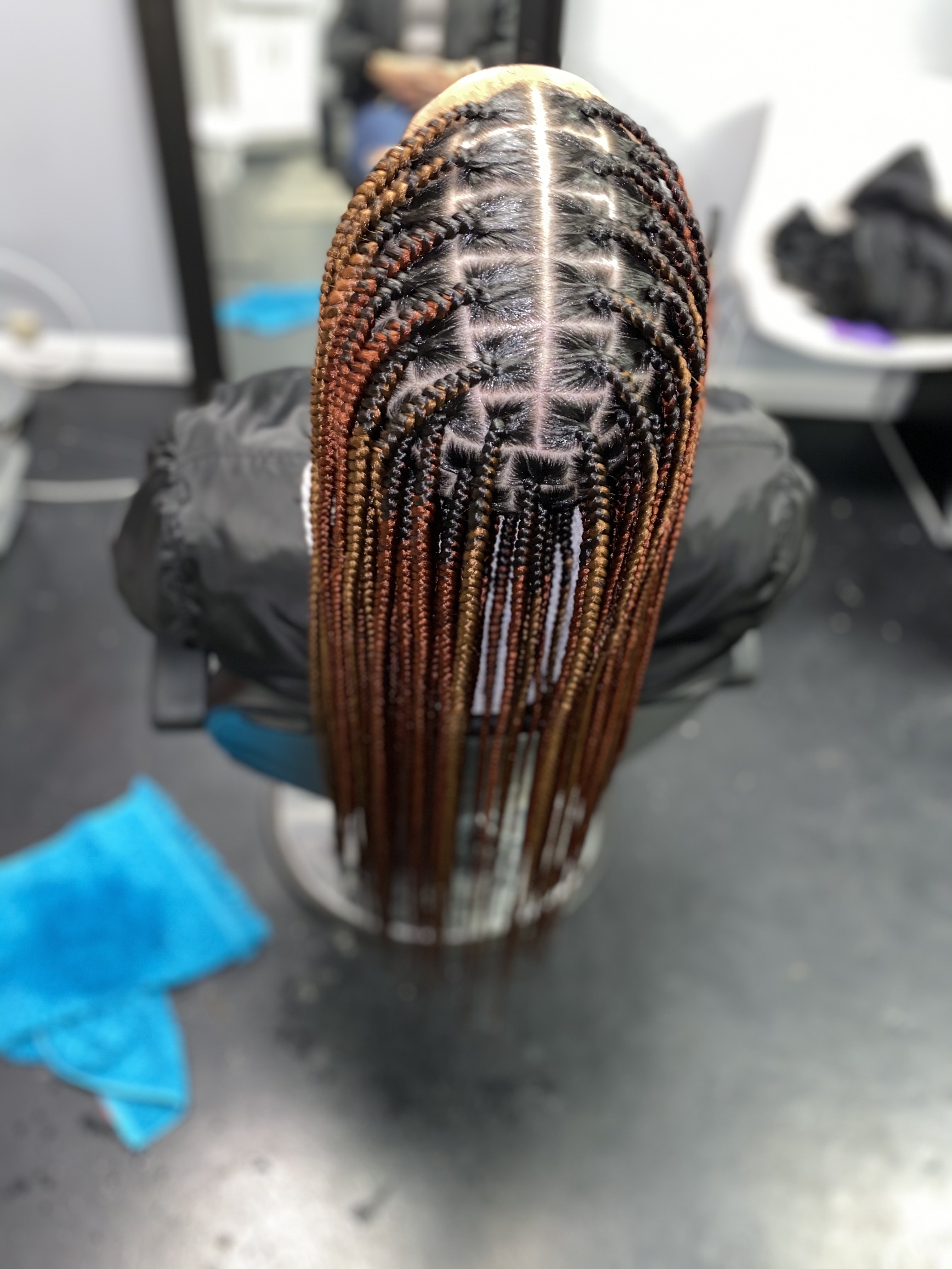 Knotless Box Braids (medium)