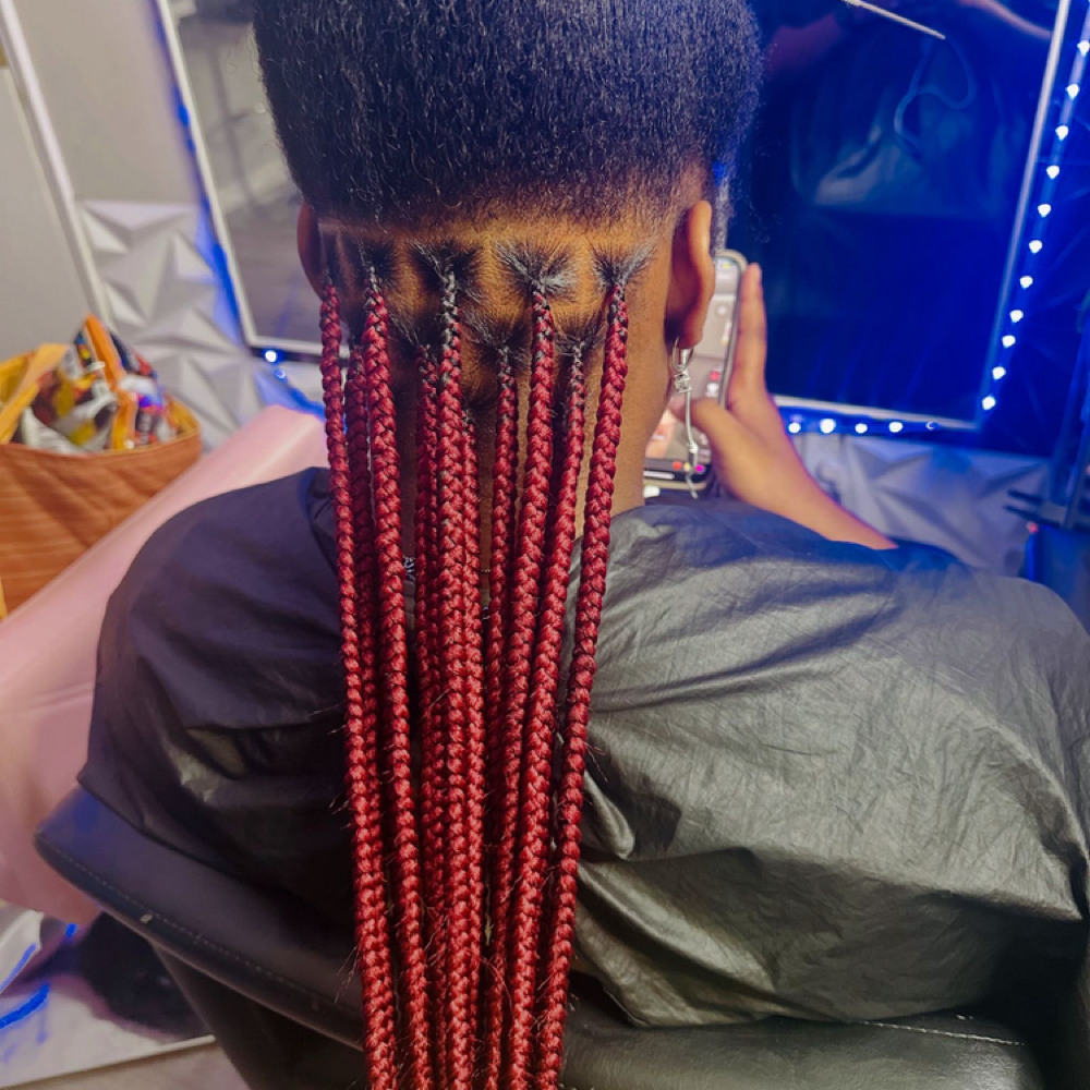 Smoll Tnothless at Vanouhair beauty in Philadelfia, PA