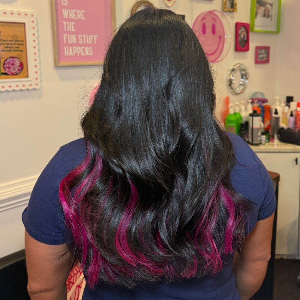 Curls at 𝘊𝘳𝘦𝘢𝘵𝘪𝘷𝘦 𝘏𝘢𝘪𝘳 𝘚𝘵𝘶𝘥𝘪𝘰 in Wilmington, NC