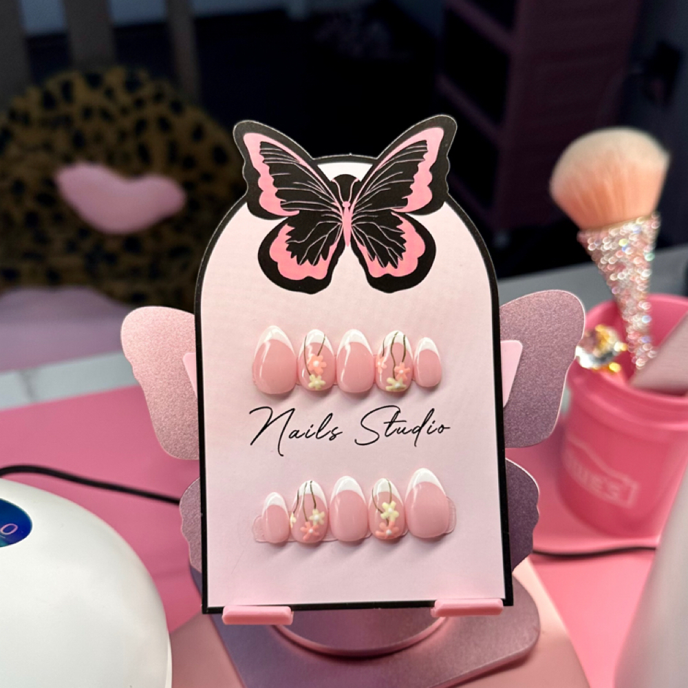 Press On Set With Nail Art at Cayley’s Nails in Richmond, KY