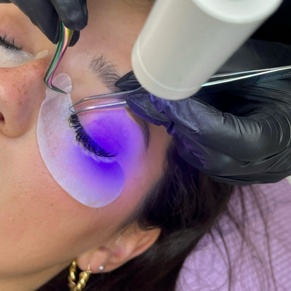 UV LASH EXTENSIONS FULL SET (NEW)