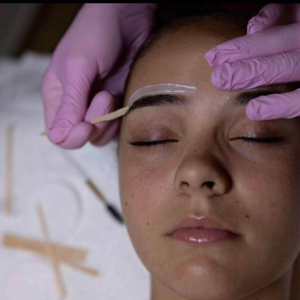 Brow Wax at Aura Bella in Collierville, TN