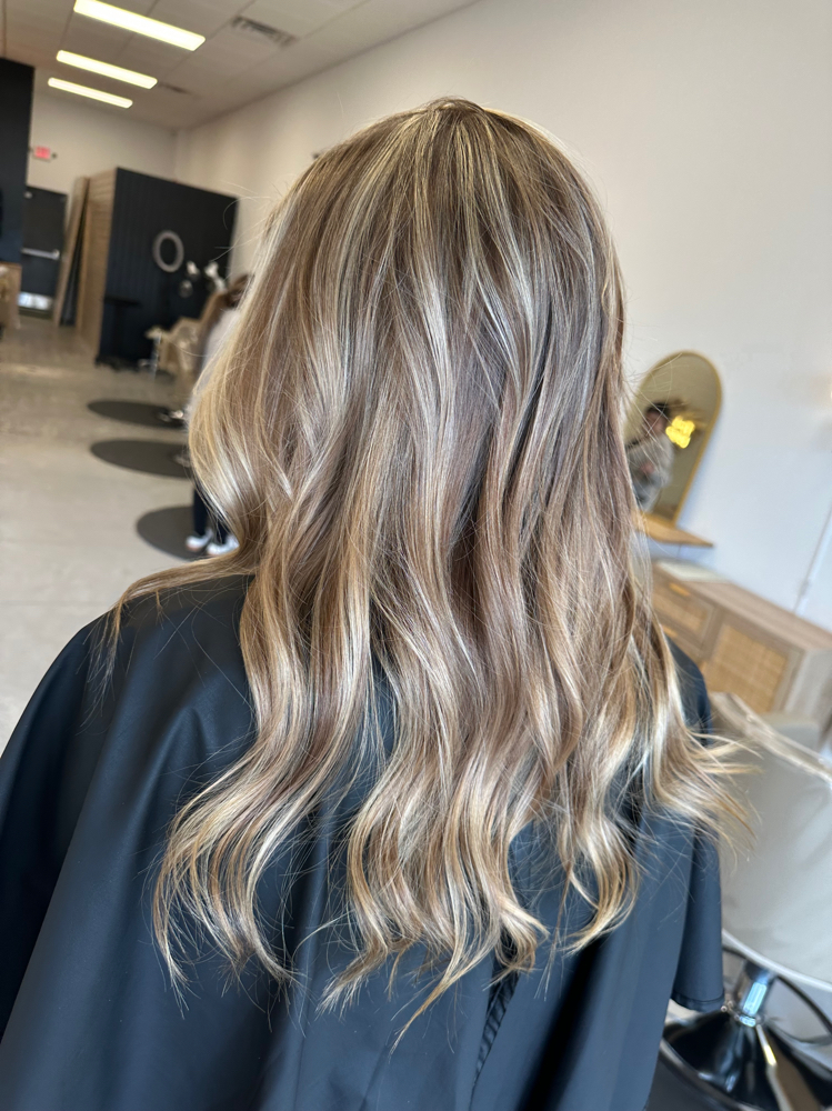 Low Maintenance Blonde (Lived In)