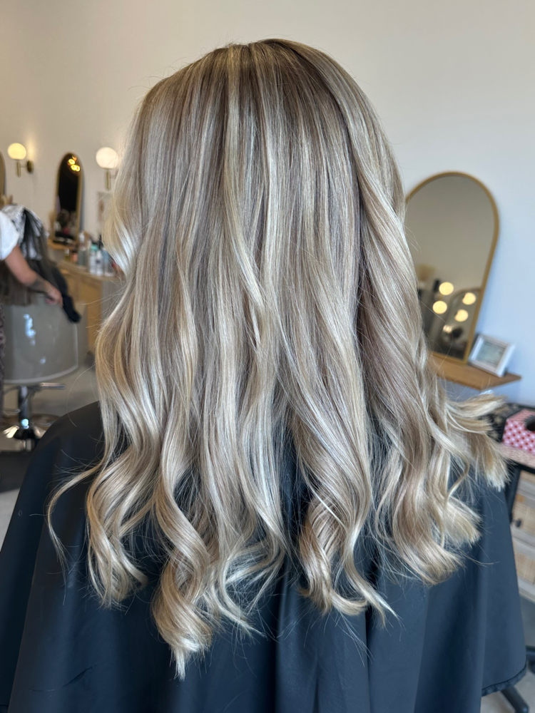 Low Maintenance Blonde (Lived In)