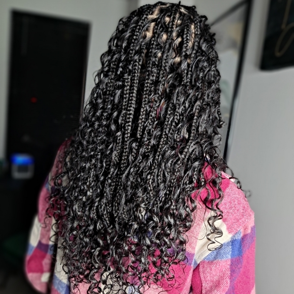 Med Boho Knotless at BRI'S LAVISH BRAIDS, LLC in Murfreesboro, TN