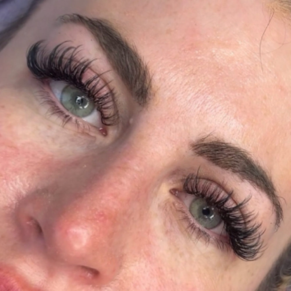 Hybrid Lash (Full Set) at Dose Of Lash in Las Vegas, NV