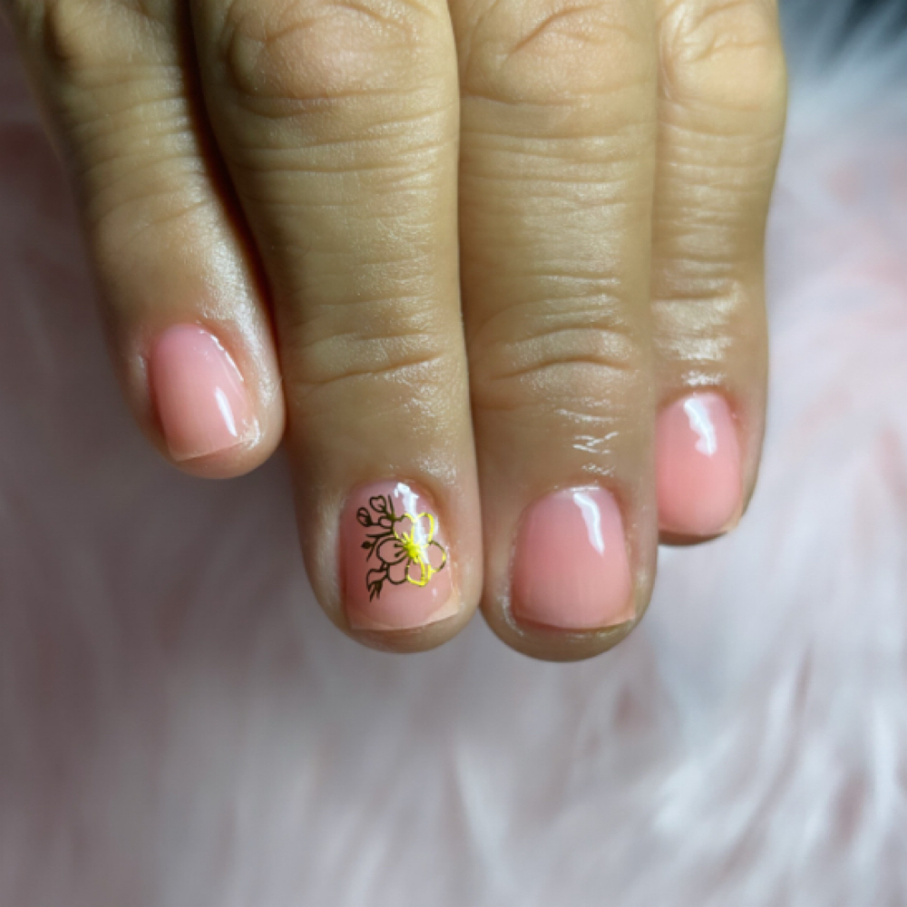 Manicura Con Gel Semipermanente at Nails by Kerlin in Severn, MD