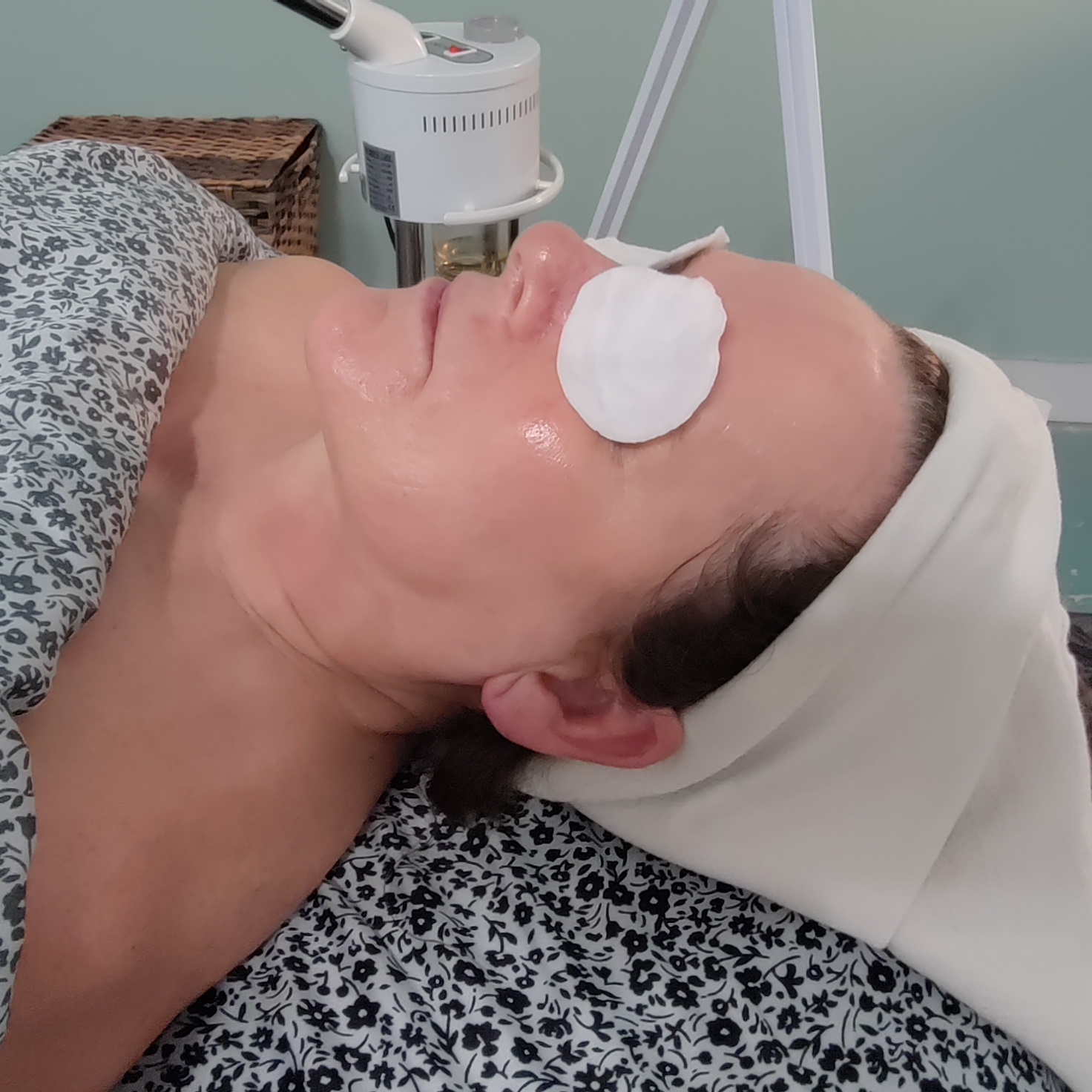 Mini Dermaplaning Facial
