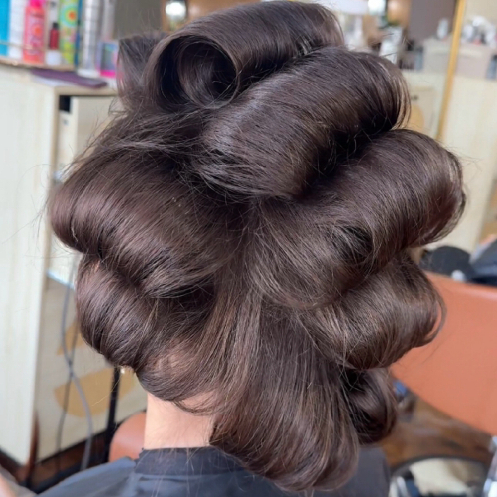 Bouncy Blowout at DivineMane&Beauty in Waverly, OH