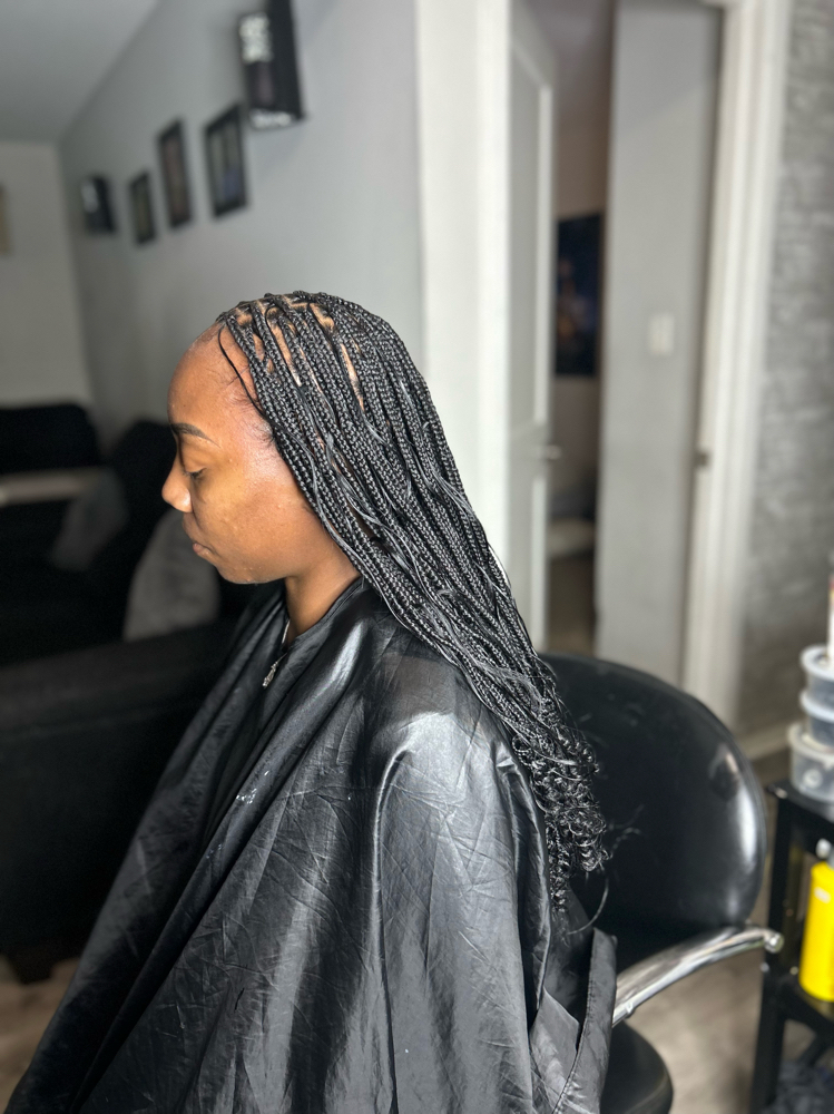 Small Bohemian Knotless Braids