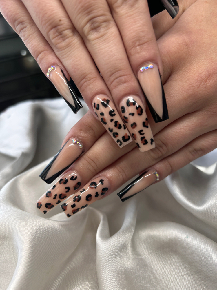 all 10 nails with art 🥰