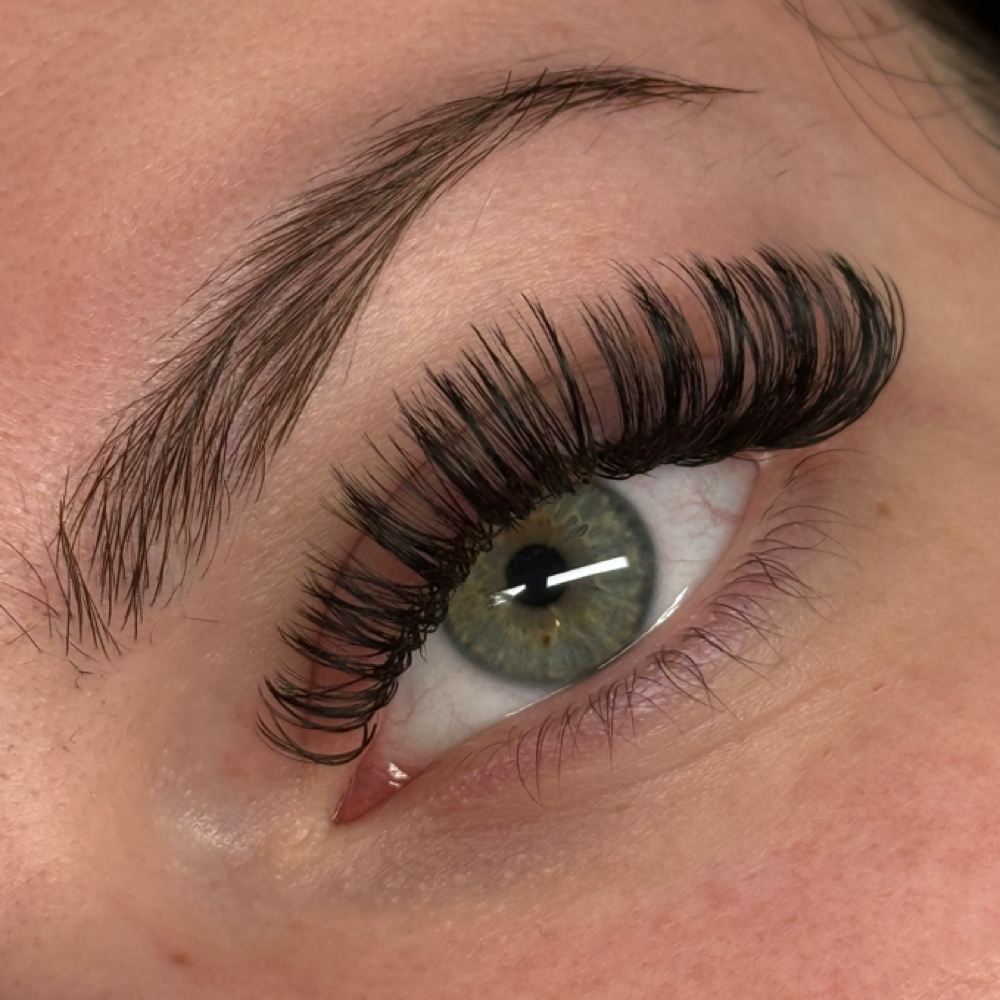 Wet Classic 2 Week Fill at Heavenly Skyn & Luxury Lashes in Blawnox, PA