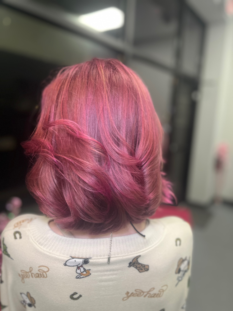 Women’s Haircut & Style
