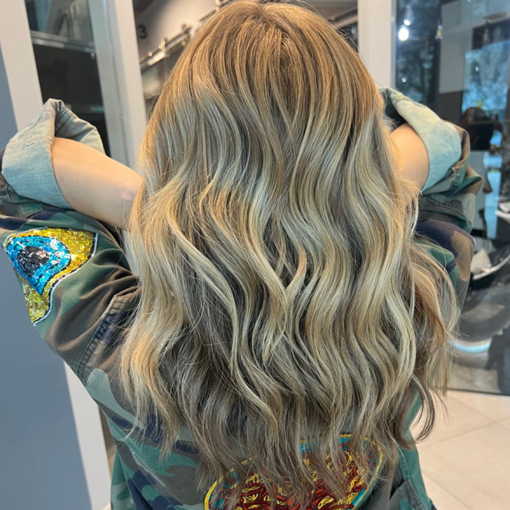 Wash & Blowdry at Nv Hair 305 in Pompano Beach, FL