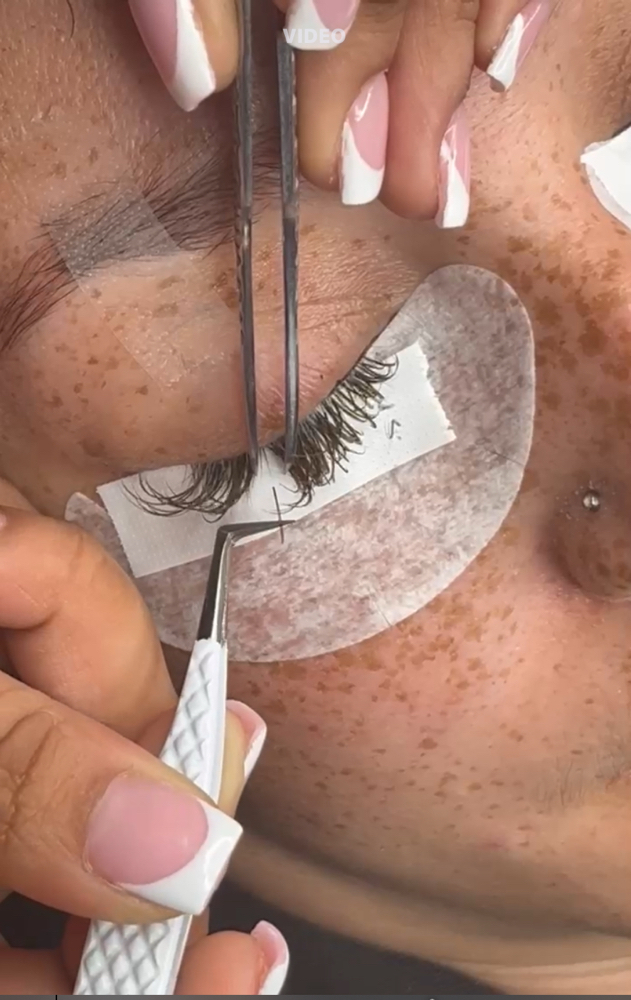 1:1 Classic & Volume Lash Course
