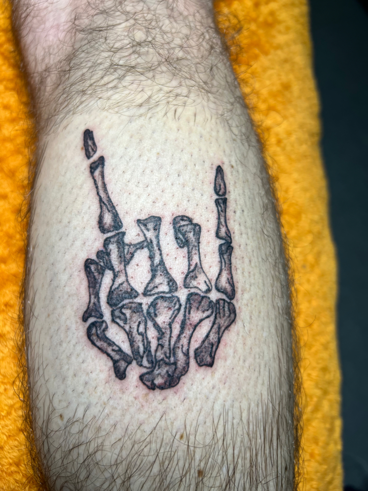 Fine Line Tattoo