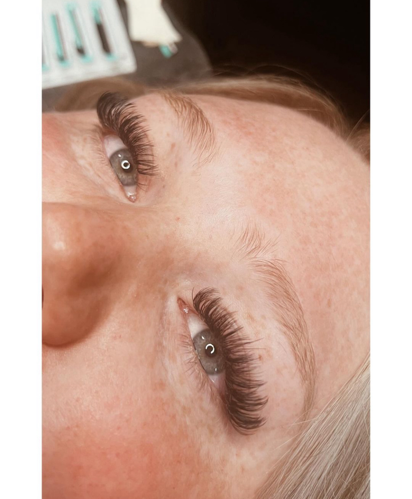 Hybrid Or Volume Lashes w/Emilee